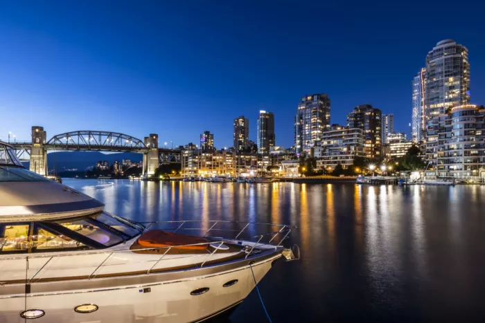 Viola, Melanie: Granville Island di sera