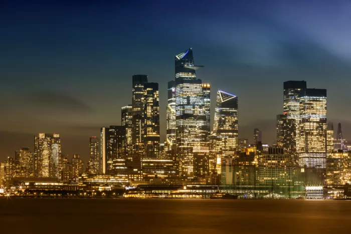 Viola, Melanie: Skyline di New York suggestiva con Hudson Yards al tramonto