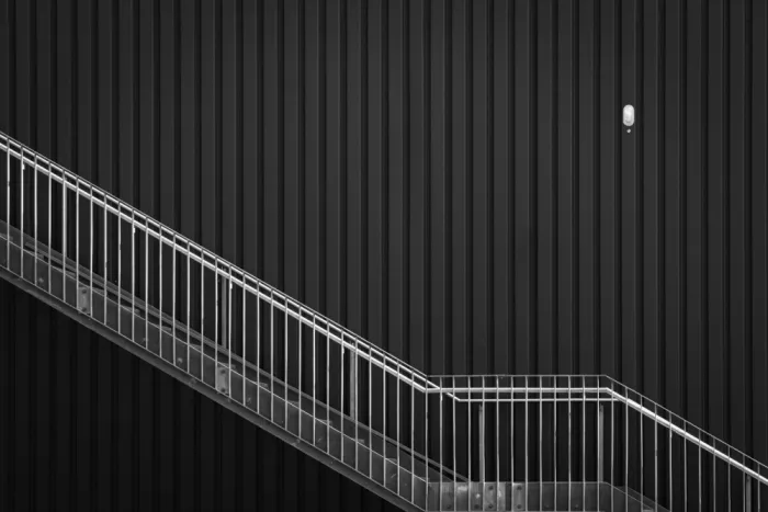Marcel, Streiff: Beleuchtete Treppe