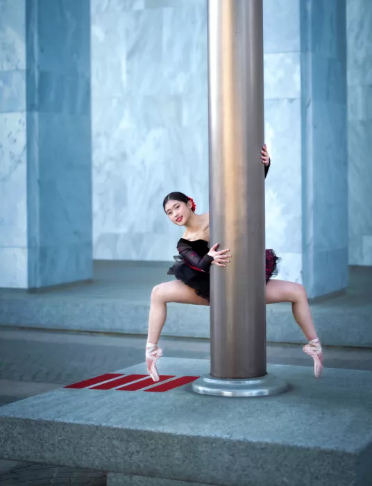 Wang, Catherine: Inclinándose