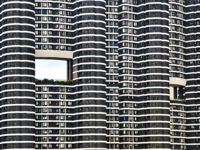 Chung, Ho Tong: Gran ventana de un edificio residencial