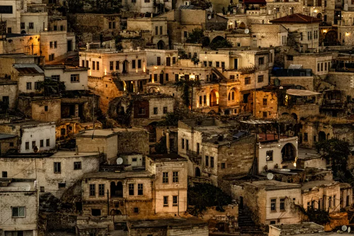 Wride, Linda: Crépuscule, Ortahisar