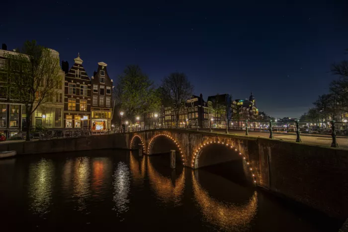 MARTÍNEZ, CARLOS JUAN: Amsterdam:  Puente y canal