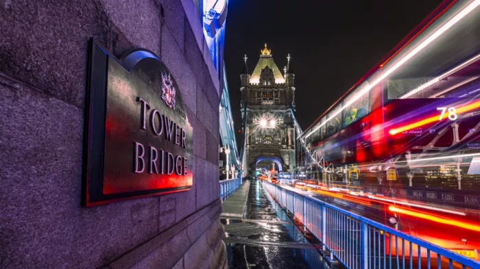 Ladan, Robbert: Tower Bridge pendolare