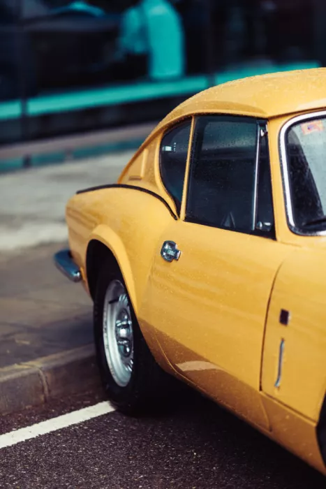 Pardina, Javier: Vintage žluté auto