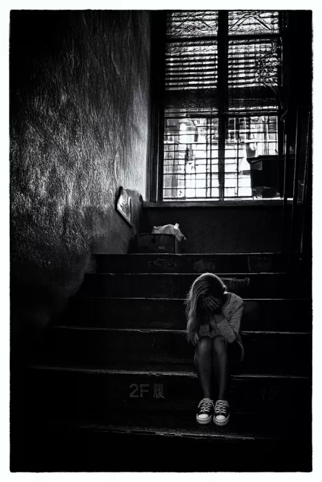 Kim, Parole: Alone