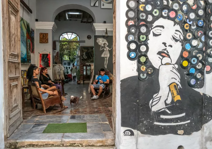 LI, MIN: Cuba