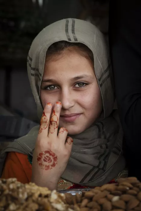 Molina, Elena: Orgogliosa del suo mehndi, Karachi