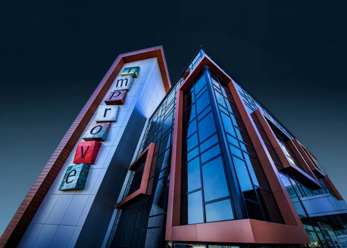 Luo, Louie: Improvement Centre