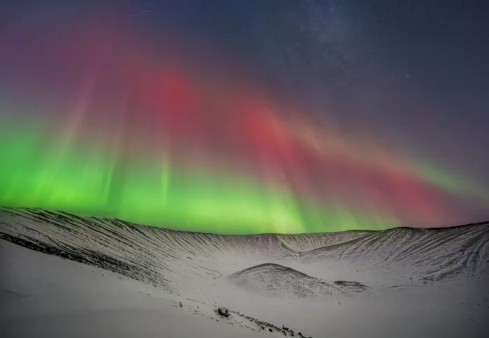 Yu, Zhen James: Aurora boreal en el cráter de Hverfjall