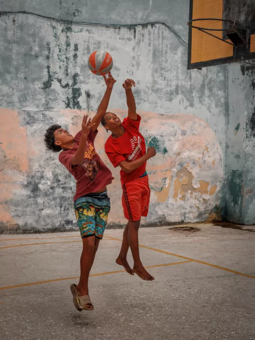 Bauer, Andy: Lucha por el balón