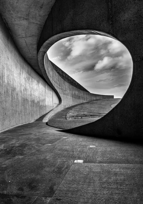Lathouwers, Liliane: La entrada