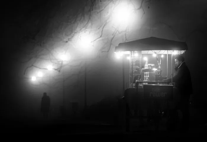 Niemiec, Anna: Café dans une atmosphère noir