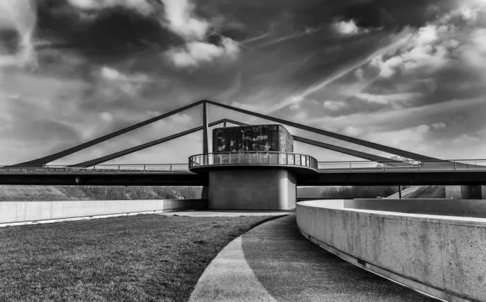 Lathouwers, Liliane: El puente