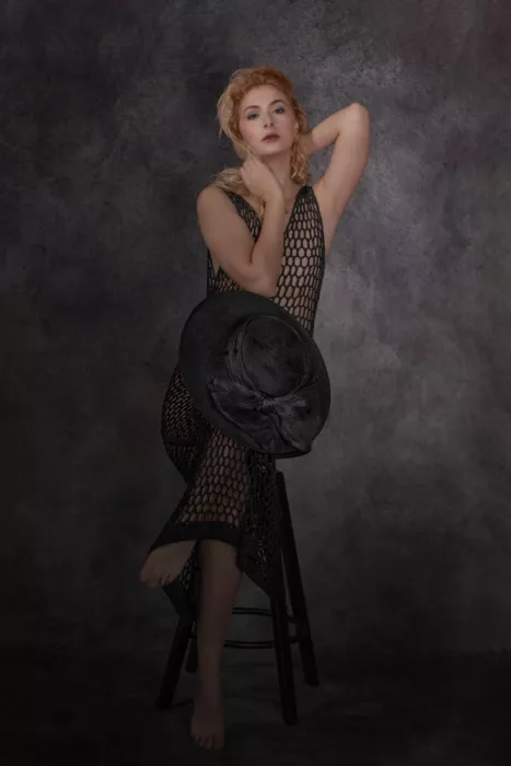 Calin, Silvia Rucsandra: Woman in black
