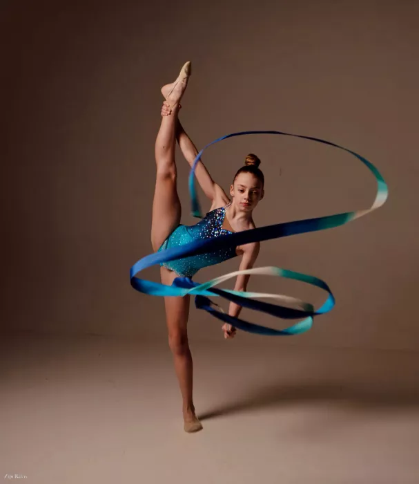 Raviv, Zipi: La giovane ballerina