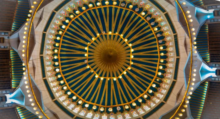 Ras, Abu Ali: Dome Ceiling of Mosque with Radiating Light Patterns
