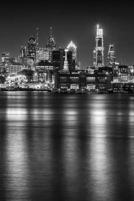 Viola, Melanie: Suggestivo skyline di Filadelfia con il fiume Delaware