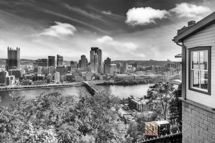 Viola, Melanie: Skyline di Pittsburgh e Inclinata Monongahela | chiave cromatica