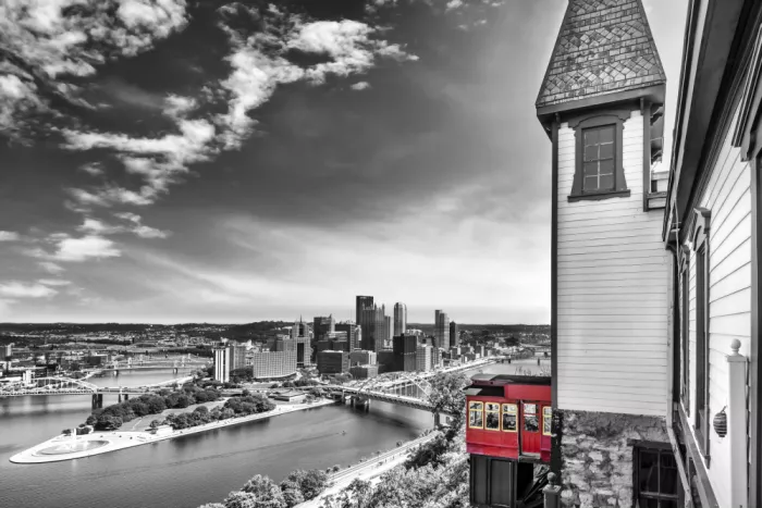 Viola, Melanie: Skyline di Pittsburgh con la Funicella Duquesne | color key