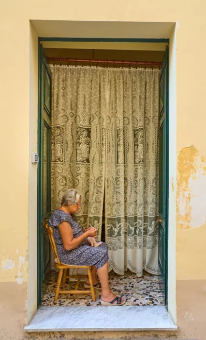 Hershkovitz, Avital: embroidering