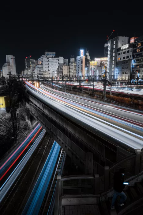I_ha__to: Scie di luce di Tokyo