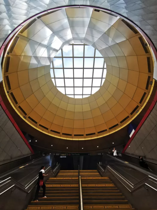 FF, Chia David: Stazione MRT Toa Payoh 2