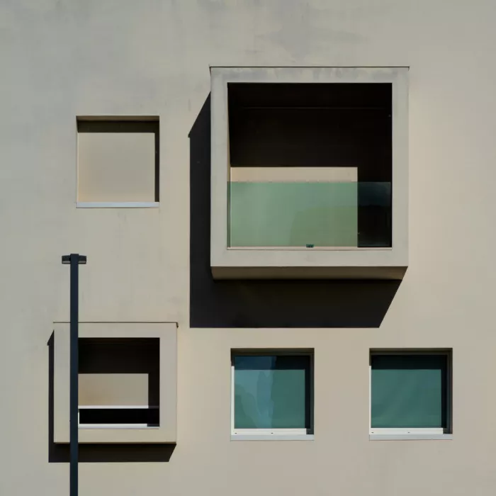 Pessotto, Tommaso: Fasáda moderní budovy