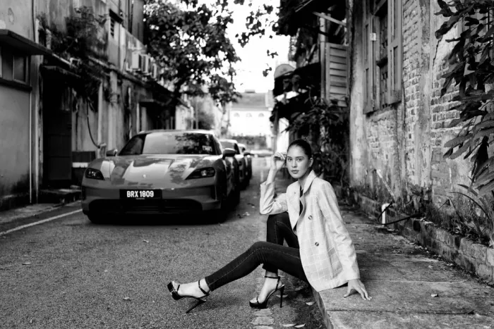 Long, Kieron: Modelo y Porsche Taycan 4S