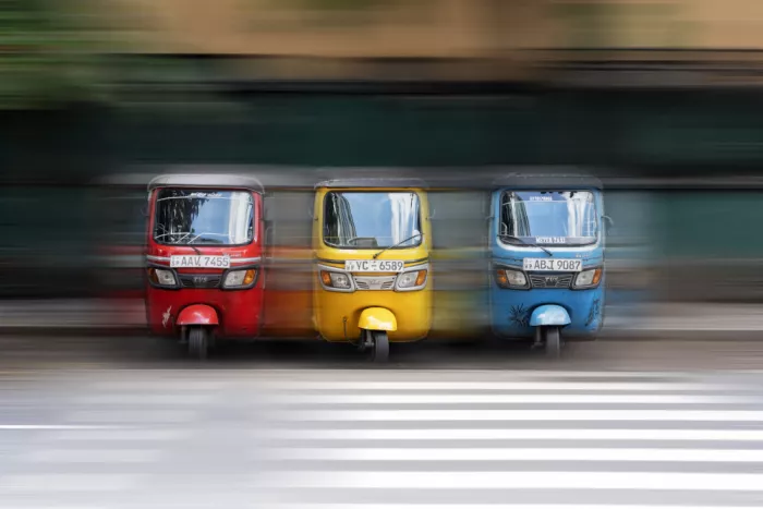 Bizjak, Jurij: Tuk-tuks arc-en-ciel