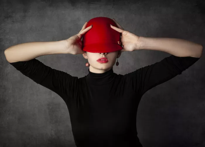 Codreanu, Teodora: Cappello rosso 3