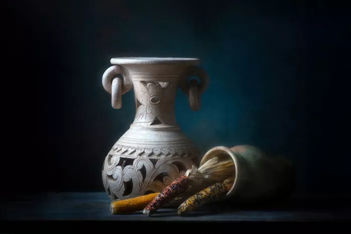 Wang, Catherine: Vase und Mais
