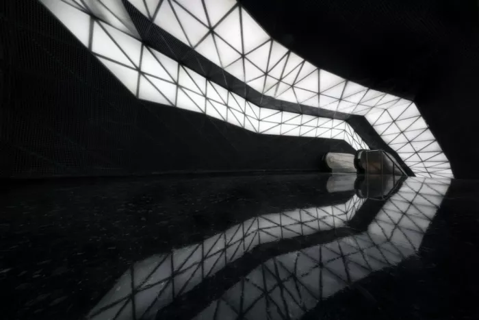 Feng, Calvin: Entrada de metro