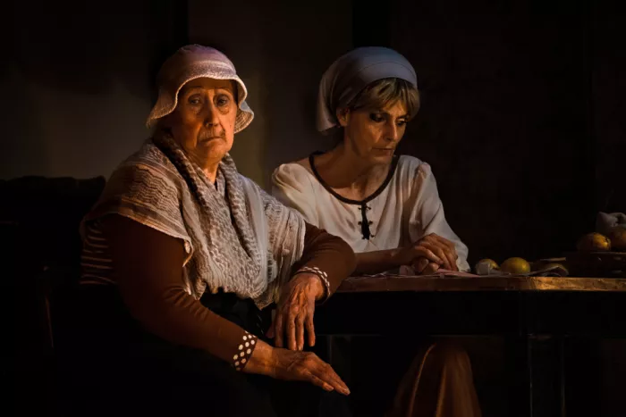 Rampinelli, Roberto: Two paesant women sit in silance