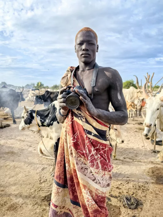 Yosifov, Svetlin: Mundari with camera