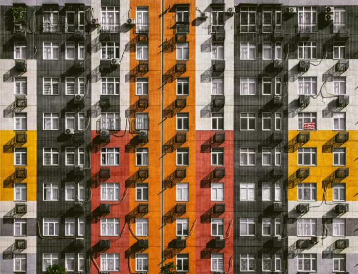 Heg, Zina: Facade