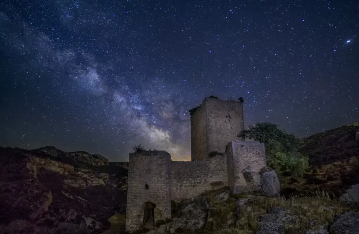 MARTÍNEZ, CARLOS JUAN: Castillo de Otiñar y vía láctea