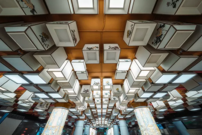 Feng, Calvin: La estación de metro