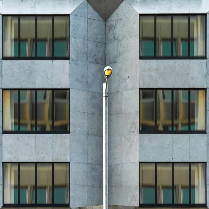 (laGrange), Vangindertael Luc: Dividido por un poste de luz