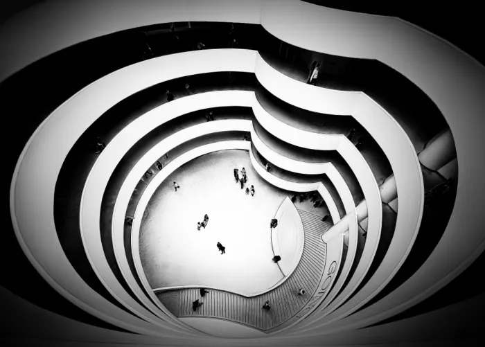 Zeng, Kenneth-Wei: Spirale discendente
