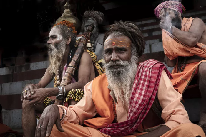 Molina, Elena: Evening time at the ghats of the Ganges River, Varanasi
