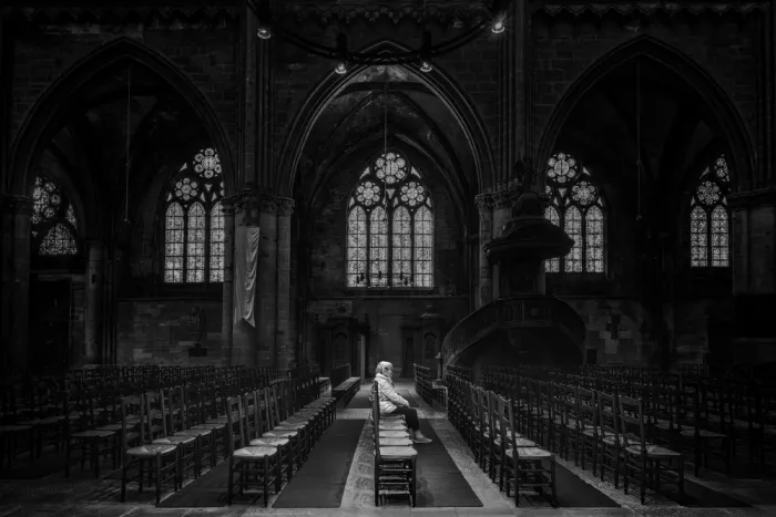 Yamamoto, Eiji: Seul dans la cathédrale
