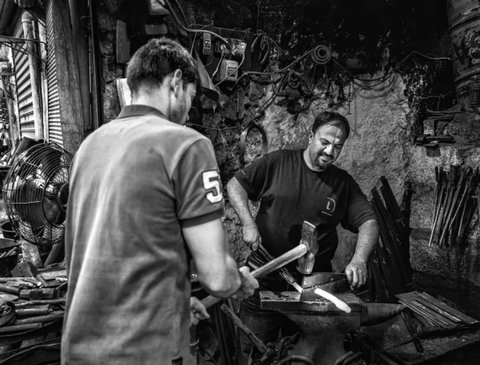 Alsofey, Bashar: Lavoro manuale