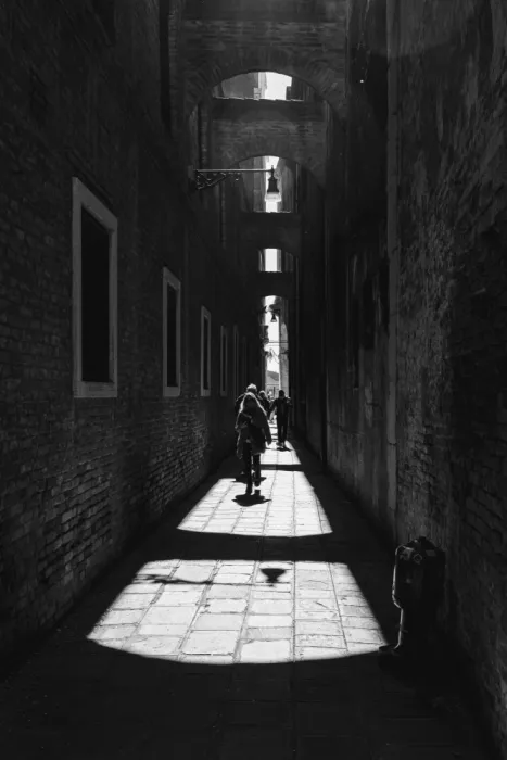 Balay, Oguz: Monoarchschatten