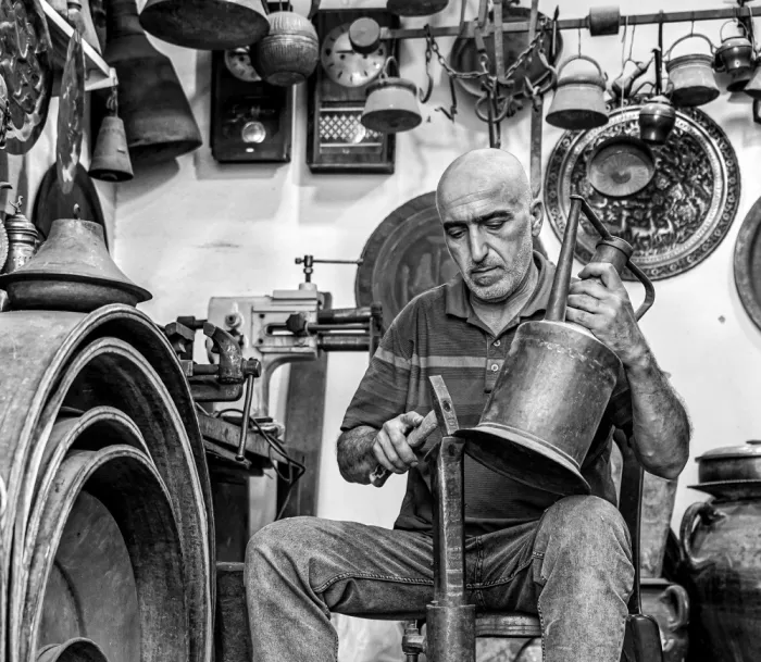 Alsofey, Bashar: Lavoro manuale