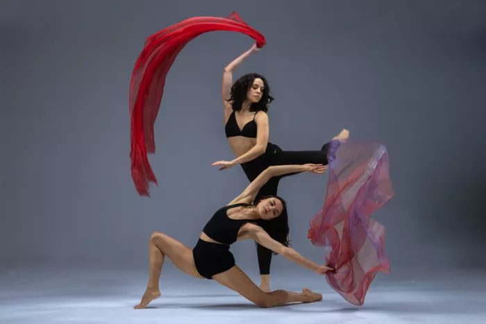 Topalismailoglu, Nevra: Tres Bailarines