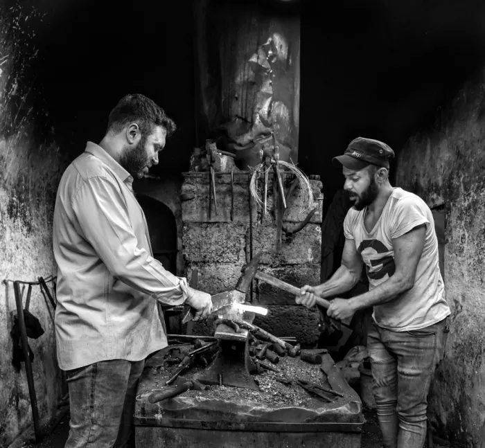 Alsofey, Bashar: Lavoro manuale