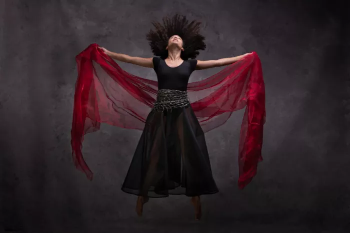 Raga, Gil Joan: Saut en rouge