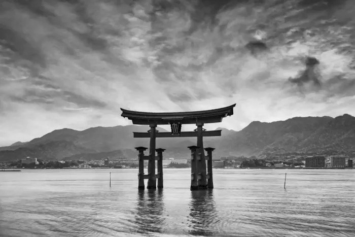 Viola, Melanie: Santuario di Itsukushima sull