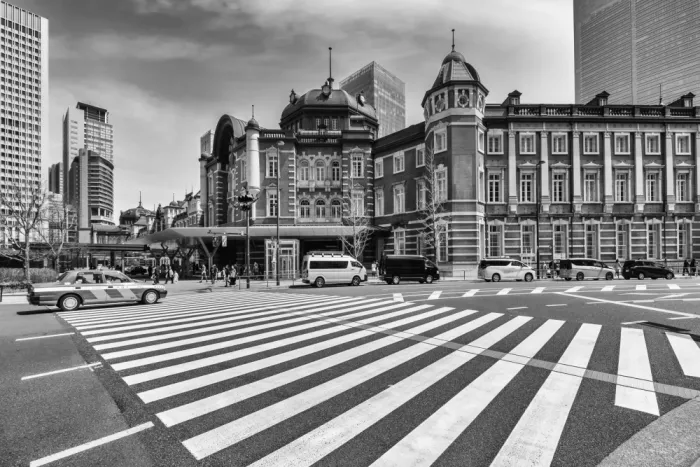 Viola, Melanie: Stazione di Tokyo a Piazza Marunouchi | monocromatico